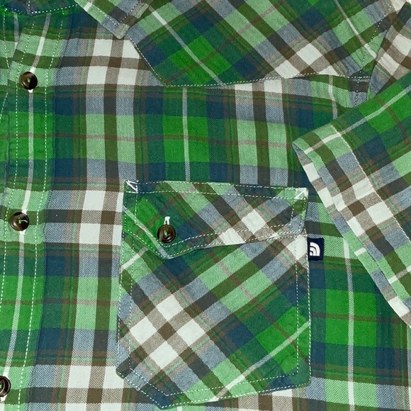 The North Face, Soft Cotton Green Plaid Short Sleeve Button Up Shirt. L - Picture 8 of 13